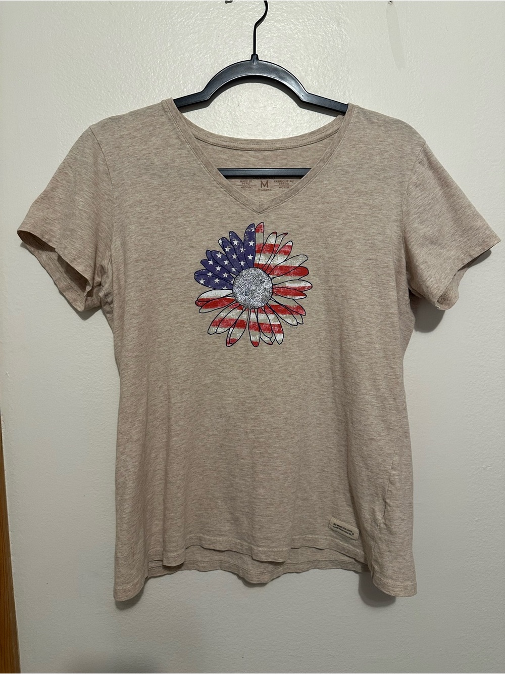 Life is Good Crusher Tee Women's M V-Neck US Flag Sunflower T-Shirt Beige